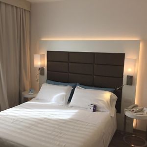 Camera standard con letto king size